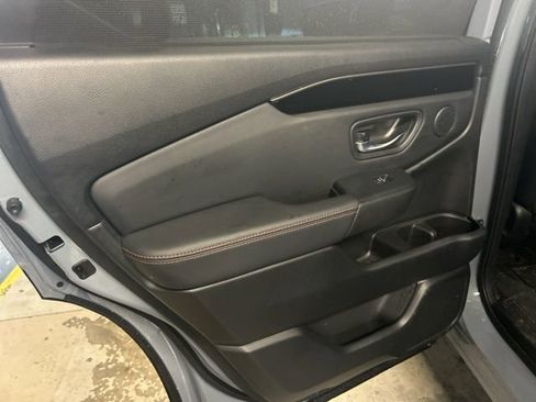 Used 2025 Honda Pilot TrailSport image 25