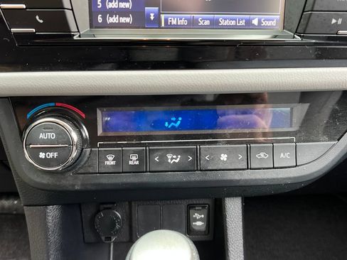 Used 2016 Toyota Corolla LE FWD image 17