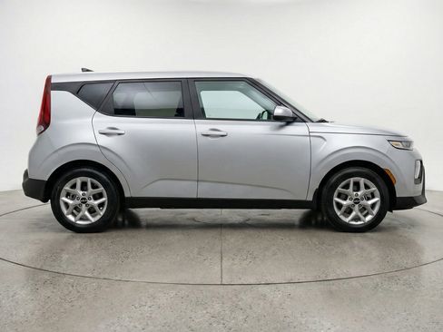 Used 2025 Kia Soul LX w/ LX Technology Package FWD image 11