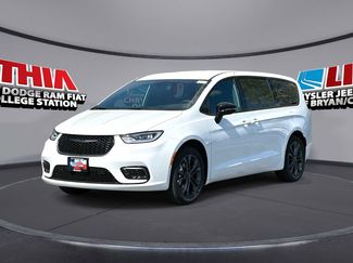 New 2026 Chrysler Pacifica Select video 1