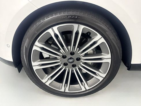 Certified 2024 Land Rover Range Rover SE image 31