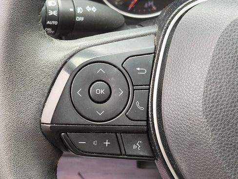 Used 2021 Toyota RAV4 XLE Premium image 25