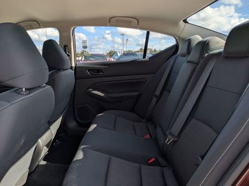 Used 2024 Nissan Altima 2.5 SV image 10