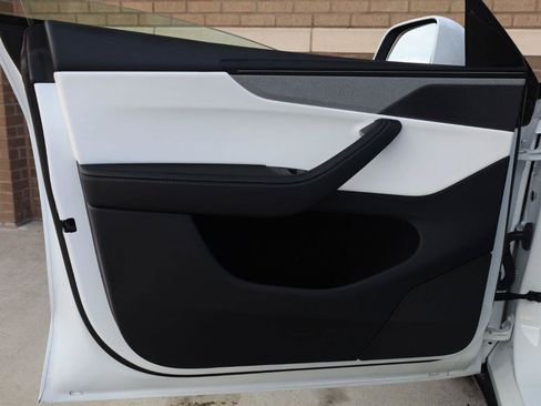 Used 2026 Tesla Model Y 2WD image 12