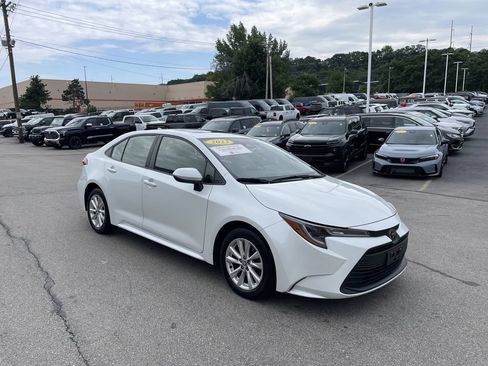Used 2023 Toyota Corolla LE w/ LE Premium Package FWD image 6