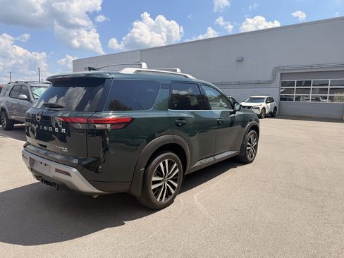 Used 2025 Nissan Pathfinder Platinum w/ Cargo Package AWD/4WD image 4