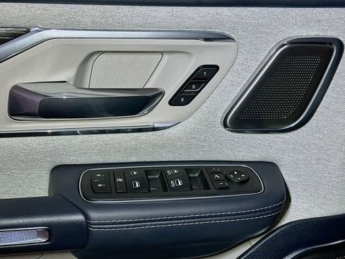 Used 2024 RAM 1500 Limited image 9