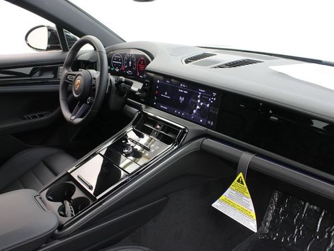 New 2026 Porsche Panamera RWD image 31
