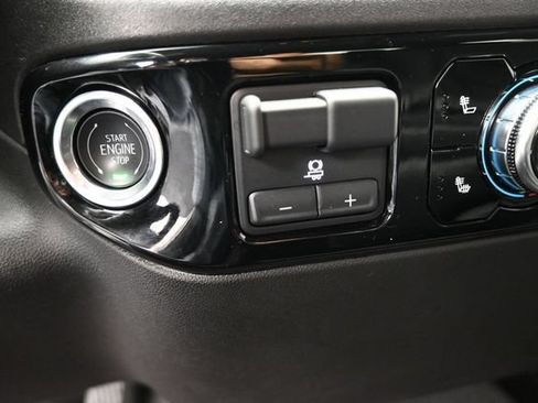 Used 2025 GMC Sierra 1500 SLT RWD image 3