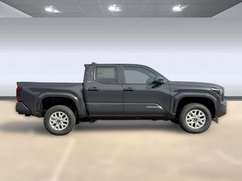Used 2025 Toyota Tacoma SR5 AWD/4WD image 7