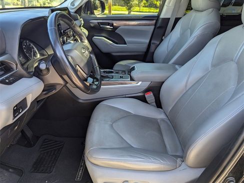 Used 2020 Toyota Highlander Limited image 27