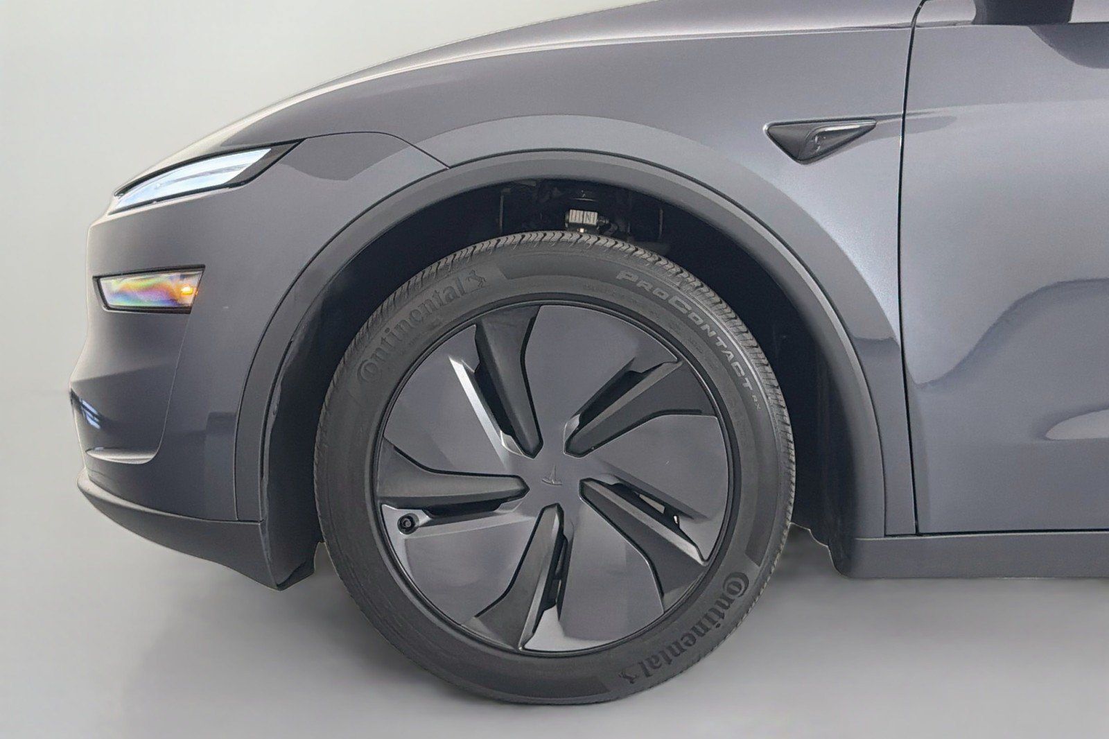 Used 2026 Tesla Model Y 2WD image 9