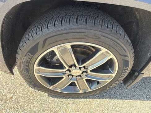 Used 2019 GMC Acadia Denali w/ Technology Package AWD/4WD image 9
