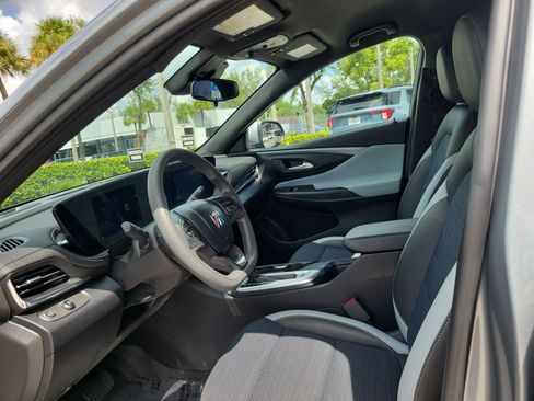 Used 2025 Buick Envista Preferred FWD image 11