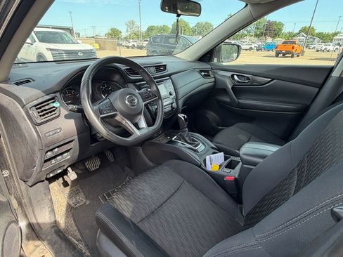 Used 2017 Nissan Rogue SV AWD/4WD image 4