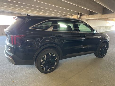 Used 2025 Kia Sorento EX image 4