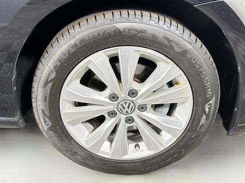 Used 2020 Volkswagen Golf 4-Door image 32