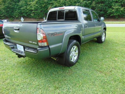 Used 2010 Toyota Tacoma 4x4 Double Cab w/ TRD Sport Pkg image 3