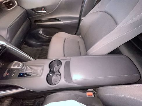 Used 2024 Toyota Venza LE AWD/4WD image 21
