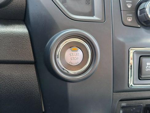 Used 2024 Nissan Titan SV w/ SV Convenience Package image 35