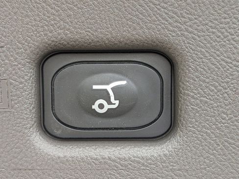 Certified 2023 Lincoln Nautilus Reserve w/ Equipment Group 202A image 13