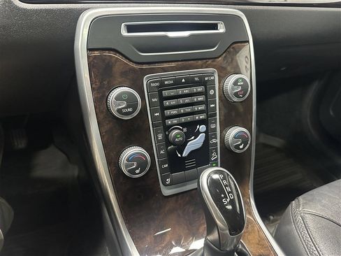 Used 2016 Volvo XC70 T5 Premier w/ Proximity Package image 23