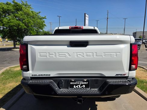 Used 2024 Chevrolet Colorado ZR2 w/ ZR2 Convenience Package III AWD/4WD image 6