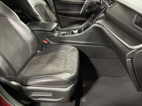 Used 2024 Jeep Grand Cherokee Altitude image 14