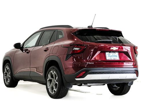Used 2024 Chevrolet Trax LT w/ Driver Confidence Package FWD image 8