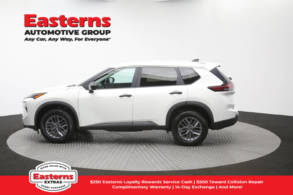 Used 2024 Nissan Rogue S AWD/4WD image 9