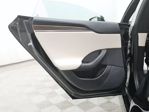 Used 2022 Tesla Model S image 36
