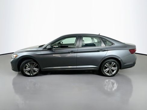 Used 2024 Volkswagen Jetta SE FWD image 4