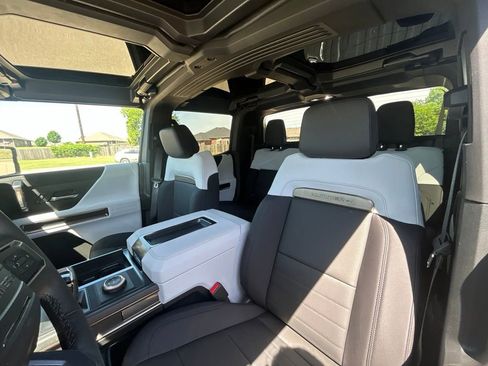 Used 2025 GMC Hummer EV 2X AWD/4WD image 9