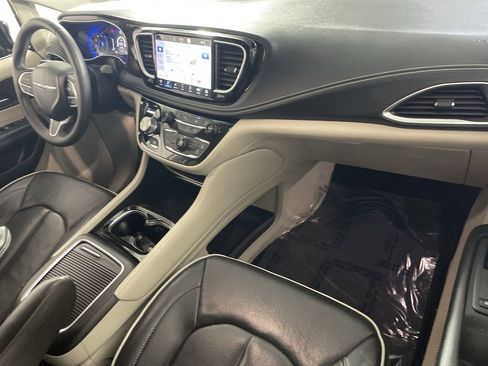Used 2023 Chrysler Pacifica Limited image 26