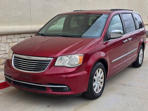 Used 2012 Chrysler Town & Country Touring-L w/ Entertainment Group #2 image 7