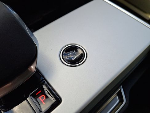 New 2026 Land Rover Range Rover Long Wheelbase SE image 18