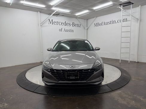 Used 2023 Hyundai Elantra Limited image 2