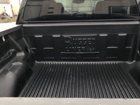 Used 2018 Chevrolet Colorado LT w/ Safety Package RWD image 10
