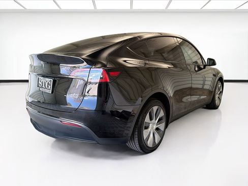 Used 2023 Tesla Model Y Long Range AWD/4WD image 4