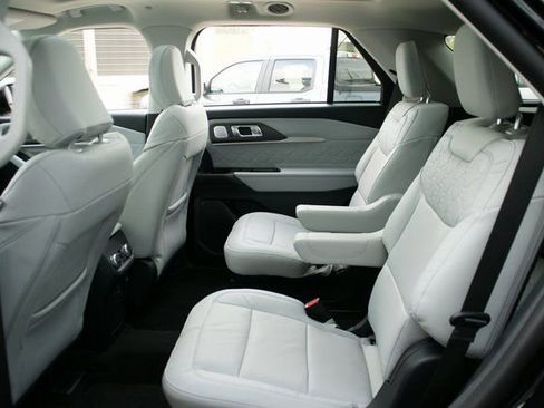 New 2026 Ford Explorer Platinum w/ LUX Leather Package image 32