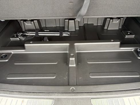 Used 2025 GMC Yukon XL Denali AWD/4WD image 24