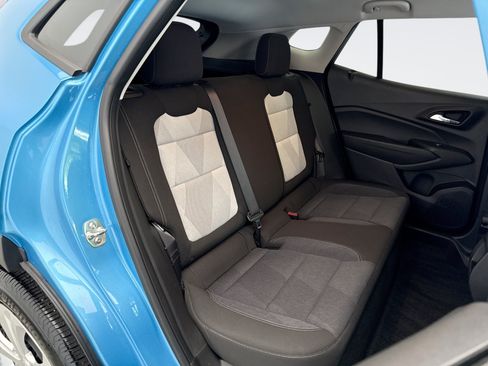 Used 2025 Chevrolet Trax LS w/ Driver Confidence Package FWD image 17