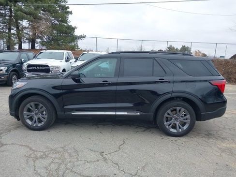 Certified 2025 Ford Explorer Active w/ Active Comfort Package image 5