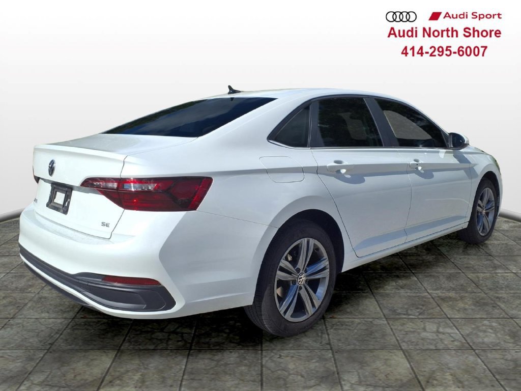 Used 2024 Volkswagen Jetta SE FWD image 2