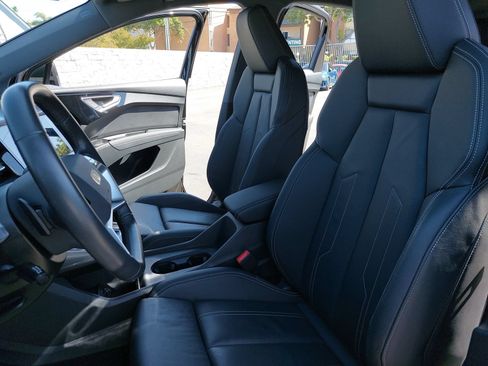 Used 2022 Audi Q4 e-tron Premium Plus AWD/4WD image 15