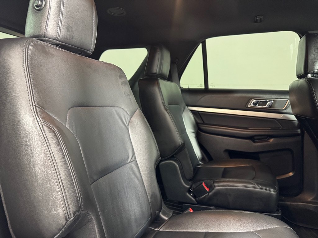 Used 2018 Ford Explorer XLT w/ Equipment Group 202A AWD/4WD image 24
