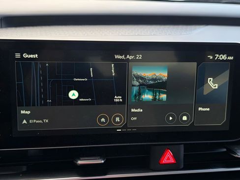 Used 2025 Kia Carnival LX FWD image 12