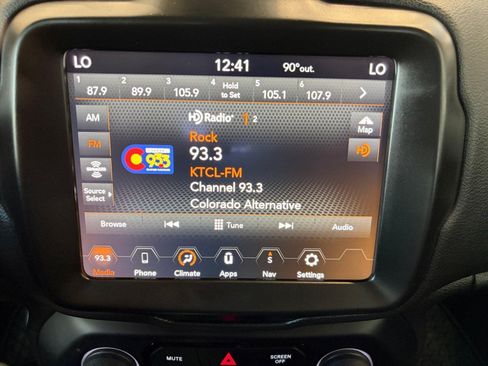 Used 2023 Jeep Renegade Latitude AWD/4WD image 16