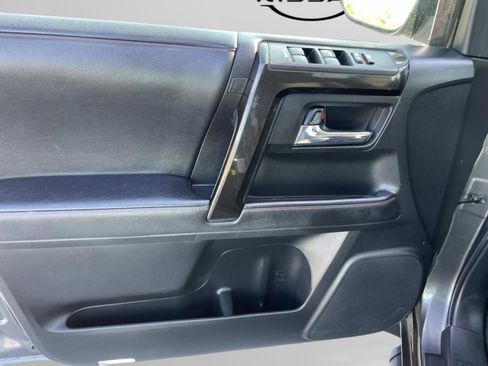Used 2020 Toyota 4Runner TRD Off-Road AWD/4WD image 19