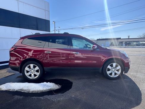 Used 2017 Chevrolet Traverse LT w/ Style and Technology Package image 7